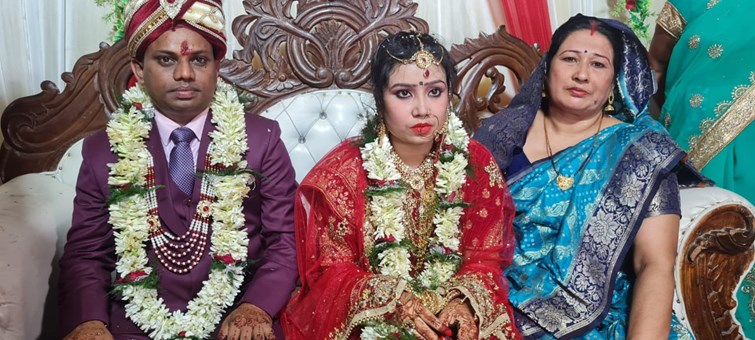 On the second day of marriage, the bride eloped with her lover with jewellery.