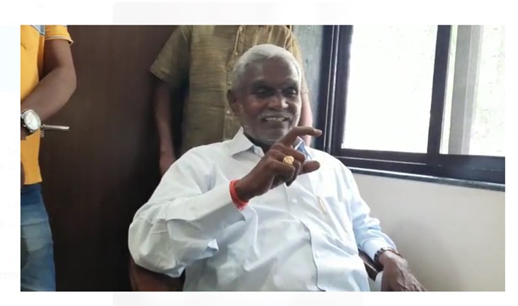 mantri champai soren ne adhikariyon ke saath ki baithak