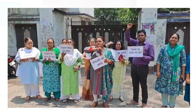 college shikchhakon mai naarajgi 