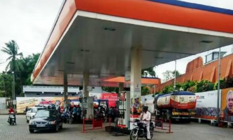 nawada me petrol pump se loot 