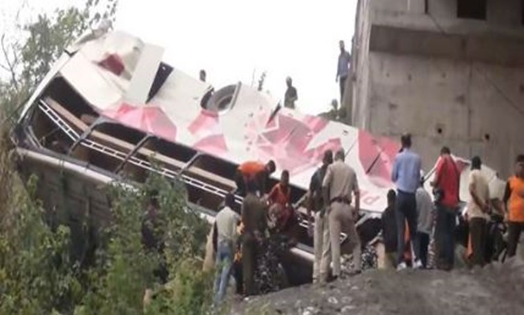 breaking The bus going to Vaishno Devi fell into a pit in Jammu and Kashmir, mourning in Bihar.