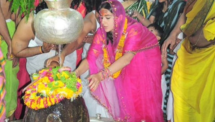 mahakal darshan ko pahuchi sara ali khan 