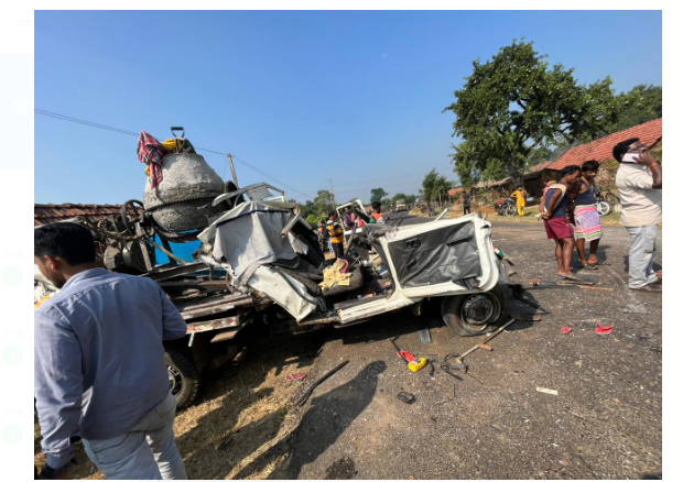 deoghar mai tailer aur pikup van mai  jordar takkar 