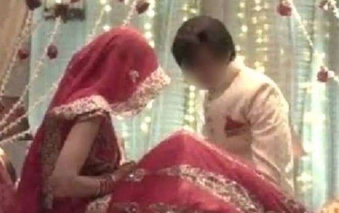 dulhan ka bhai hi nikla uska aashiq, suhagraat manate dulhe ne pakda  