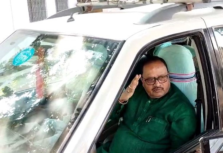 jdu neta gopal mandal ne kaha pistal to jama ho gya abhi aur bhi hai riffle , bole gali dena to hamara style hai 