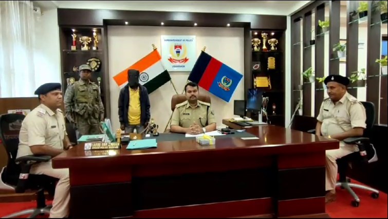 Lohardaga police arrested the militant who demanded 10 lakh levy from the construction company.