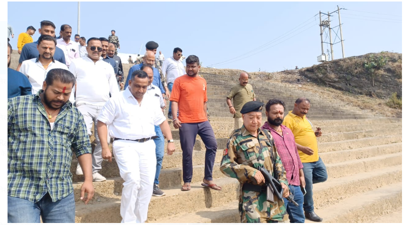 mantri banna gupta ne kiya chhath ghaton ka nirikchhan  