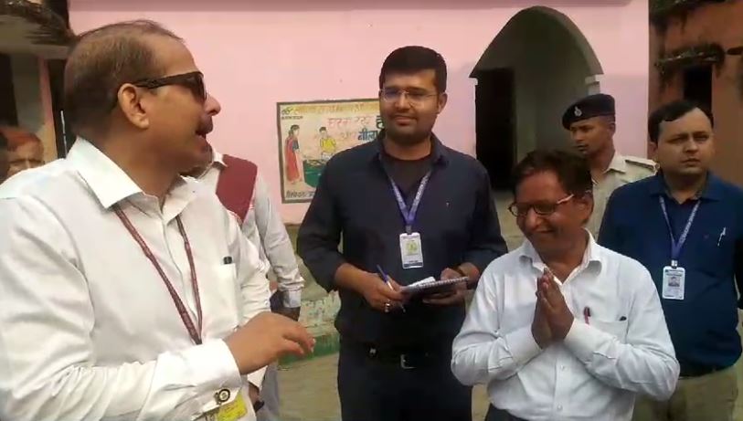 kk pathak pahuche khagadia, school principal se pucha ab to kisi ka tyre puncture to nahin hota 