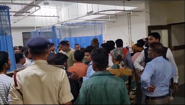 Gas cylinder catches fire, 17 including family members and mechanic burnt to death