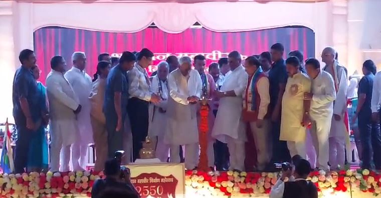 cm nitish ne kiya pawapuri mahotsav ka udghatan, jal mandir me kiya puja archana 