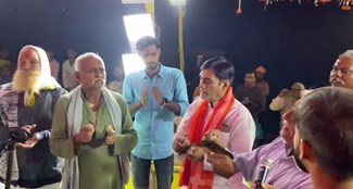  BJP MP Ramkripal Yadav seen in a different style in Rajpur, Danapur, enthralled people with devotional songs.