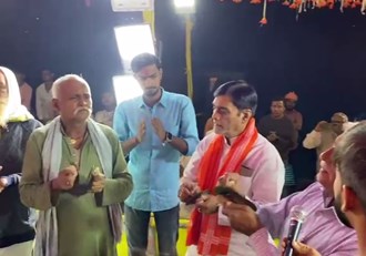  BJP MP Ramkripal Yadav seen in a different style in Rajpur, Danapur, enthralled people with devotional songs.
