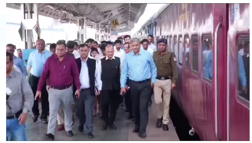 purwa madhya railway ke gm pahunche dhanbad 