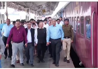 purwa madhya railway ke gm pahunche dhanbad 