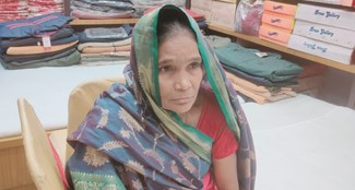 Women who came to buy Chhath saree started stealing, incident captured in CCTV