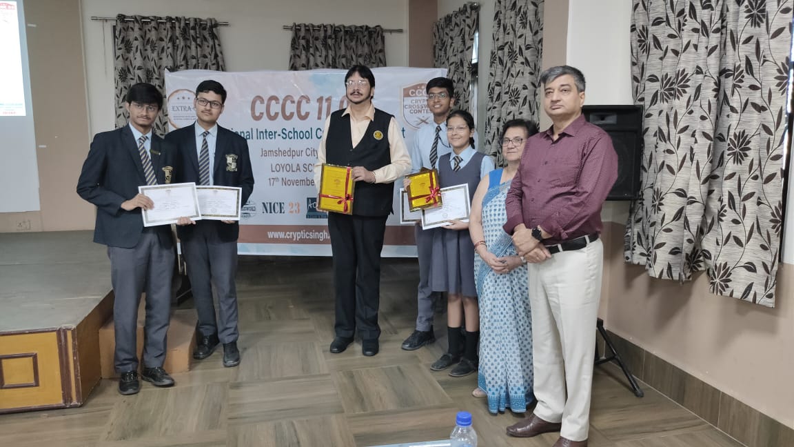 loyla school ke varshini ghosh aur raghav agrawal ne criptic crossword compitition me dikhaya jalwa