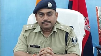 Vaishali SP suspended the policeman who assaulted a car rider after drinking alcohol