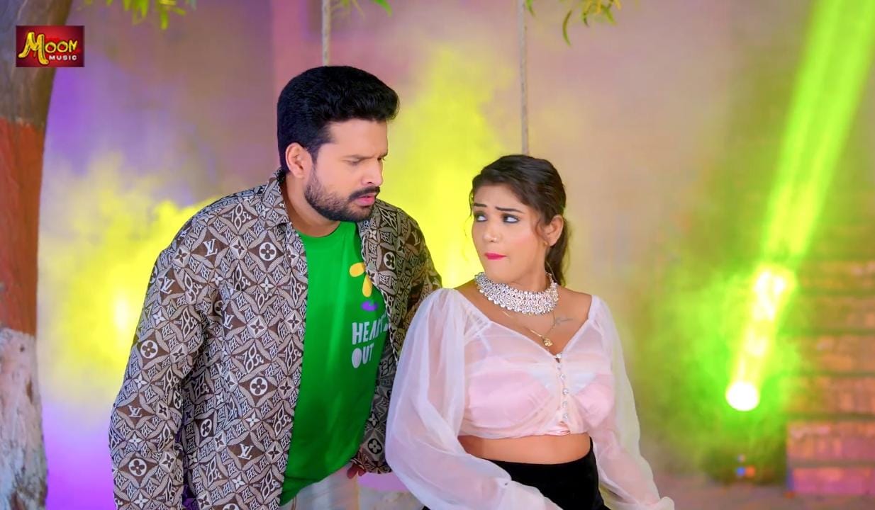 ritesh pandey shilpi raj ke new bhojpuri song ne machaya dhamal, Odhaniya Firi Me dele ba