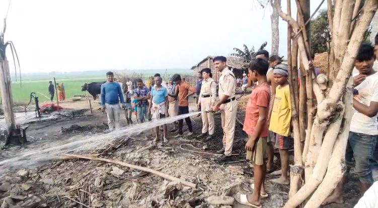 katihar me chulhe ki chingari me kai ghar swaha 