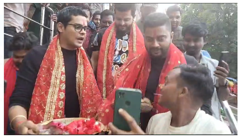 cricketer suresh raina pahunche diuri mandir 