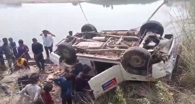  Nitish's minister Shravan Kumar narrowly escapes