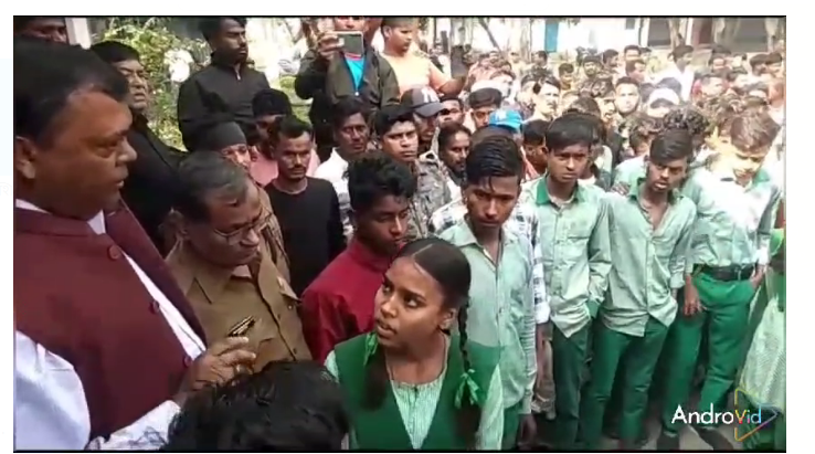 ramgarh mai chhatron se chherchhar 