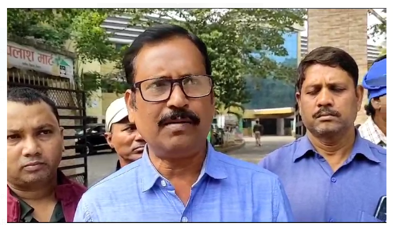 jamshedpur mai ppi ne dc office per kiya pradarshan 