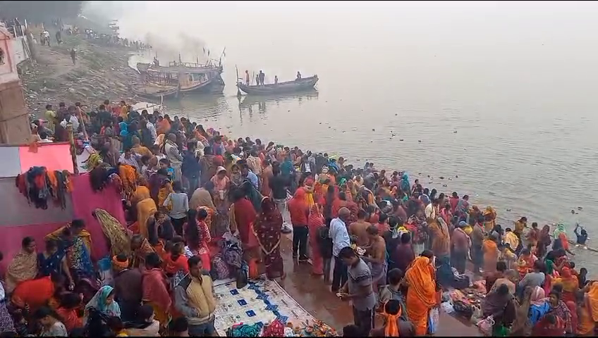 Crowd of devotees gathered to take bath in Ganga on the occasion of Kartik Purnima.