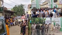 Hundreds of candidates who arrived late were deprived of constable recruitment exam, police lathicharged
