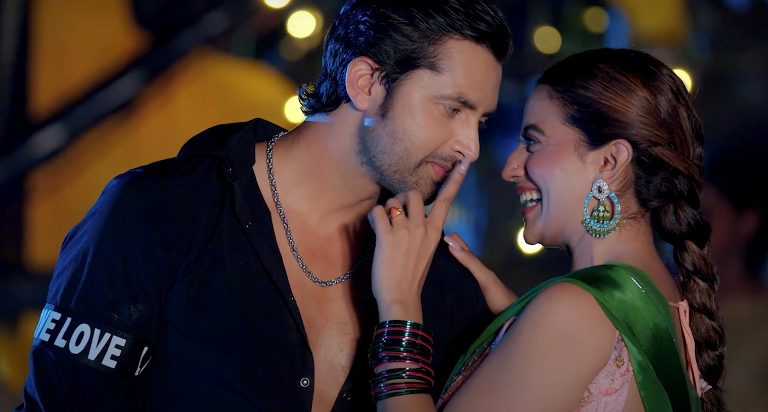bhojpuri song kalar kapda kariya viral akshara singh aur vikrant singh rajput ki jodi ne fir machaya dhamal