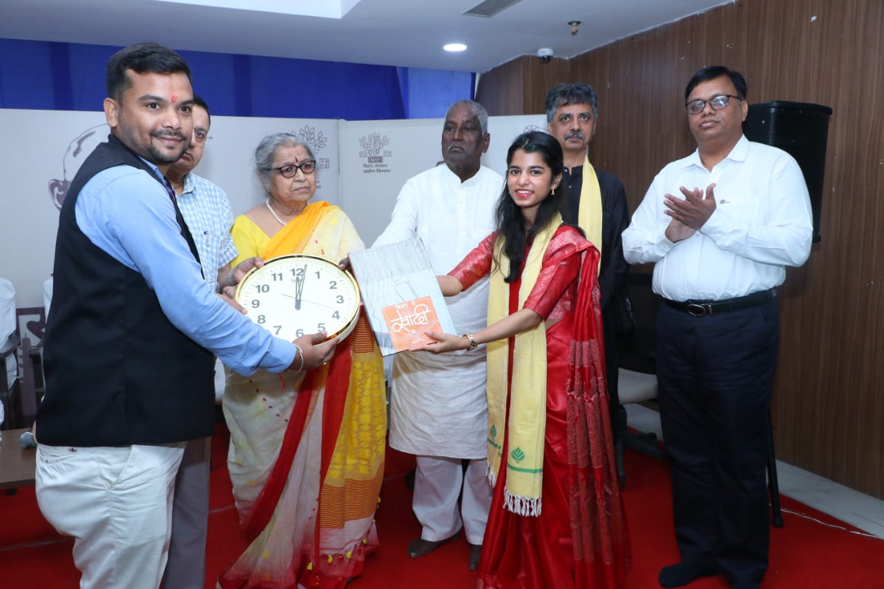 maithili thakur ne kaha bihar khadi se judna saubhagya ki bat
