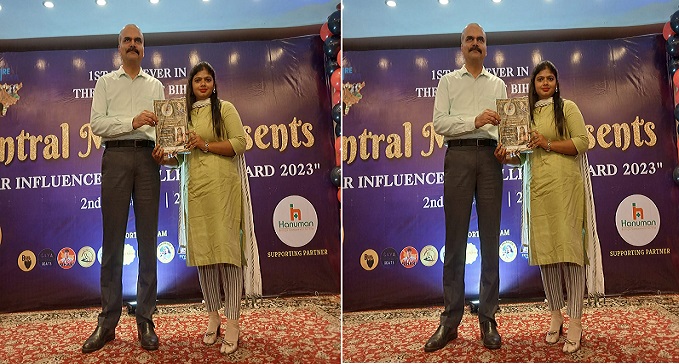 Flamboyant reporter Ankita OF KASHISH NEWS received award FROM IPS VIAKSH VAIBHAV