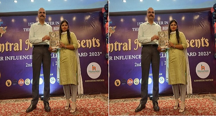 Flamboyant reporter Ankita OF KASHISH NEWS received award FROM IPS VIAKSH VAIBHAV