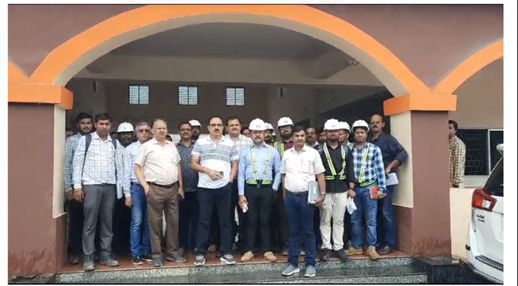 rvnl ke opretion director pahunche aadityapur station 