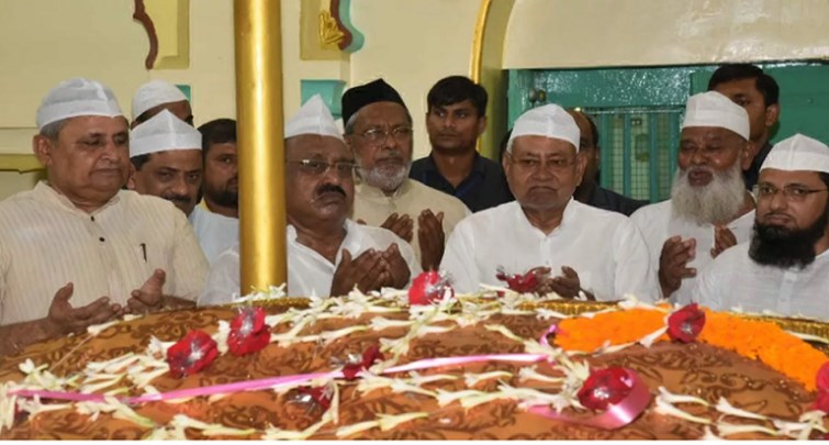  Chief Minister covered the tomb of Dargah Hazrat Shah Jalal Shaheed Rahmatullah Alaih