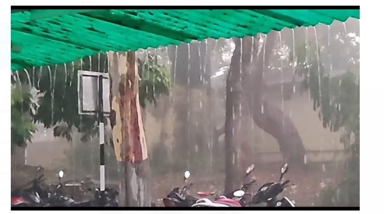 koderma mai baarish se janjeevan prabhavit 