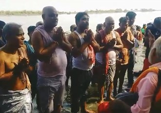Devotees took a dip in Ganga on Mahalaya