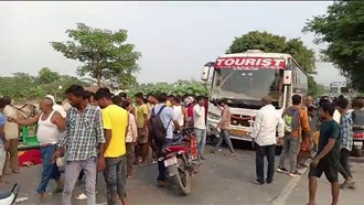 BREAKING  Fierce bus-auto collision in Mazaffarpur, chaos after death of 4 of the same family
