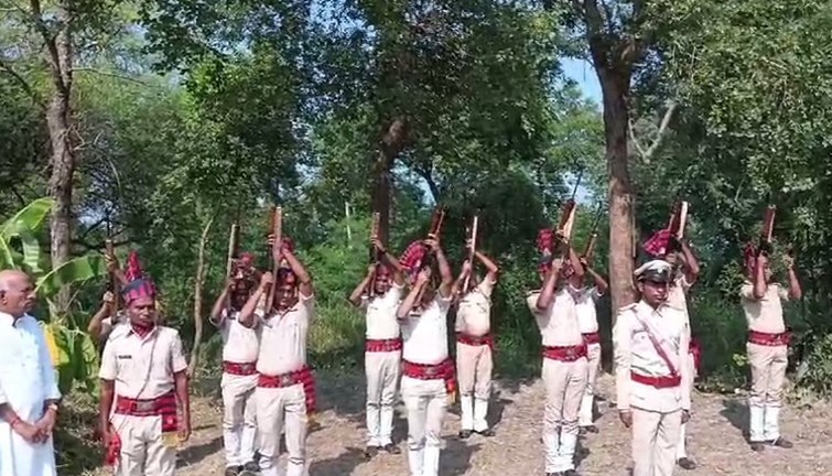 rohtas me dagabaj nikla bihar police ka bandook, ek ek kart kai misfire huye 