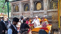 President Draupadi Murmu visited Mahabodhi Temple, also took an e-rickshaw ride