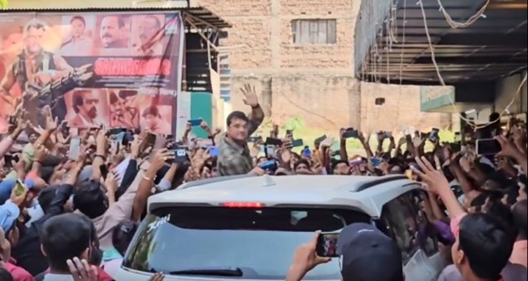 khesarilal yadav pahuche patna ke veena cinema hall,Sangharsh 2 ka kiya promotion 