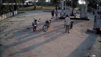 Loot from petrol pump worker in film style in Muzaffarpur..