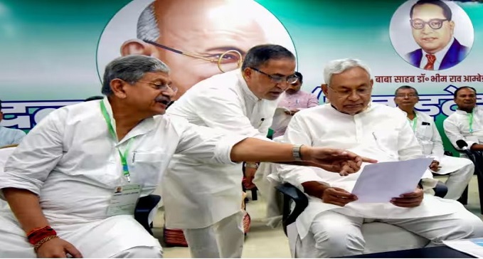 CM Nitish is brainstorming with UP leaders