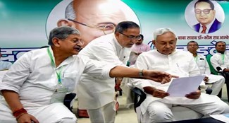  CM Nitish is brainstorming with UP leaders