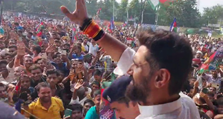 Crowd climbed on trucks to listen to the speech, excited Chirag Paswan asked questions to Nitish