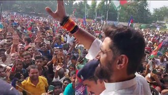 Crowd climbed on trucks to listen to the speech, excited Chirag Paswan asked questions to Nitish