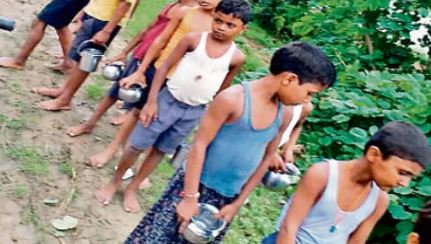 When the child was forbidden to defecate on the roadside, there was a big ruckus.