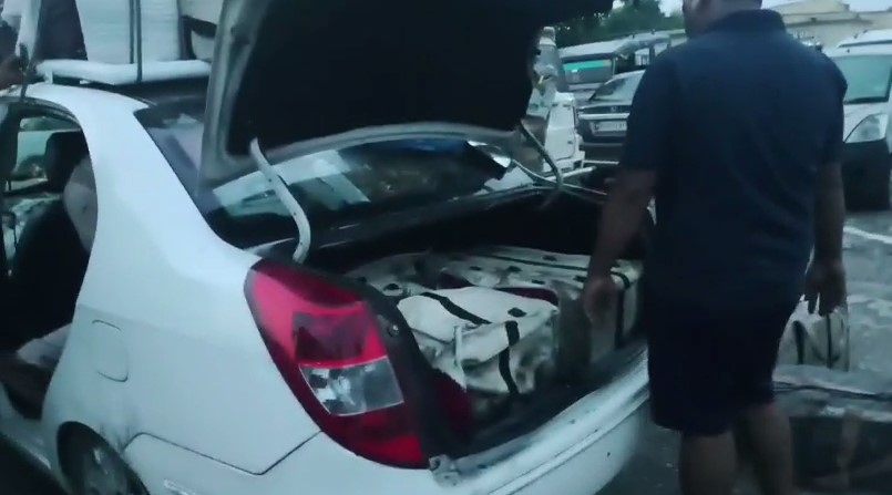 gopalganj me sena ka jawan sharab ki khenp ke sath arrest
