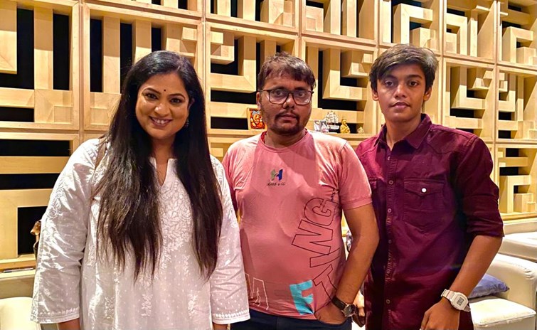 richa sharma ne khesarilal yadav ki movie ke liye gaya gaana 