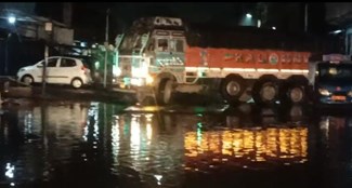 Road submerged due to rain, people troubled due to water logging, Municipal Corporation exposed